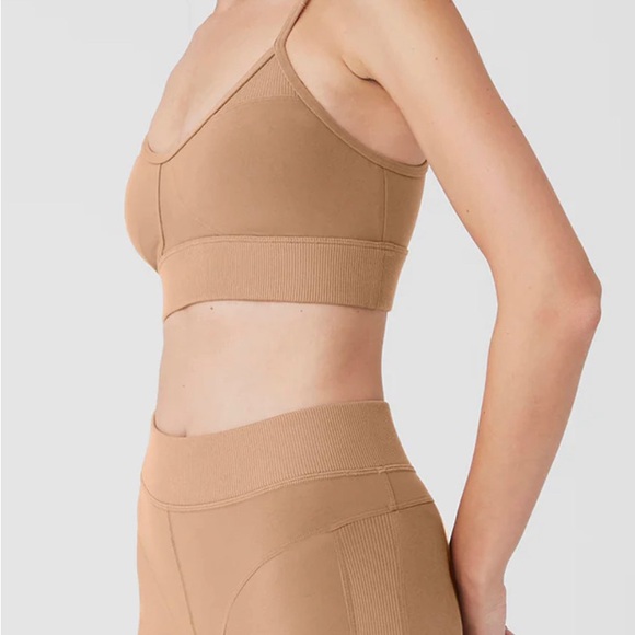Alo Yoga Alosoft Head Start Bra size medium brand new - Picture 3 of 4